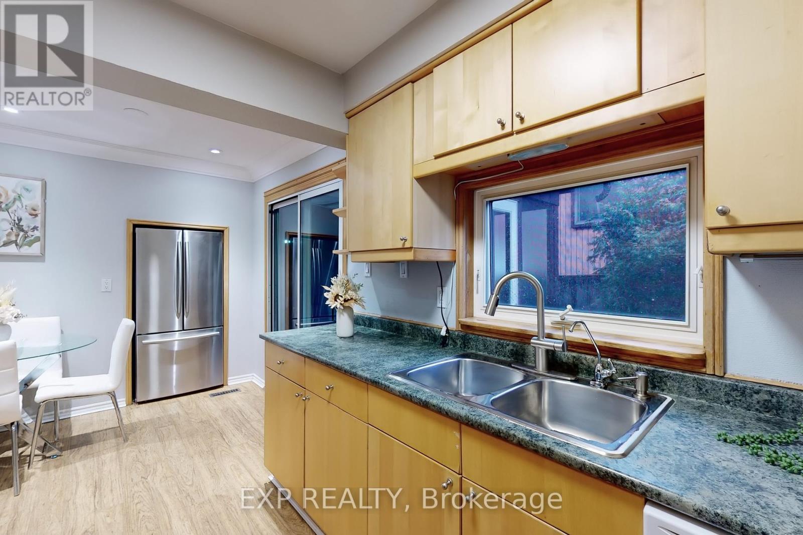 2959 Saint Malo Circle, Mississauga (Meadowvale), Ontario  L5N 1S8 - Photo 9 - W12138763
