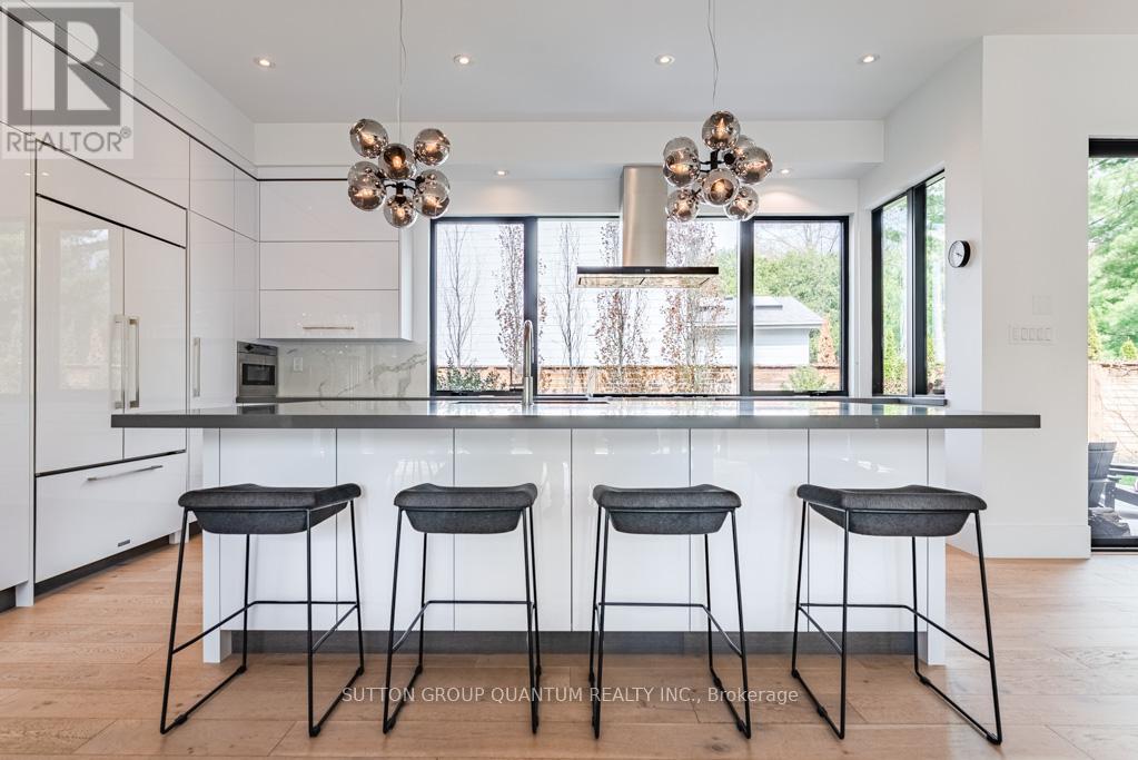 387 Watson Avenue, Oakville, Ontario  L6J 3V7 - Photo 11 - W12138770