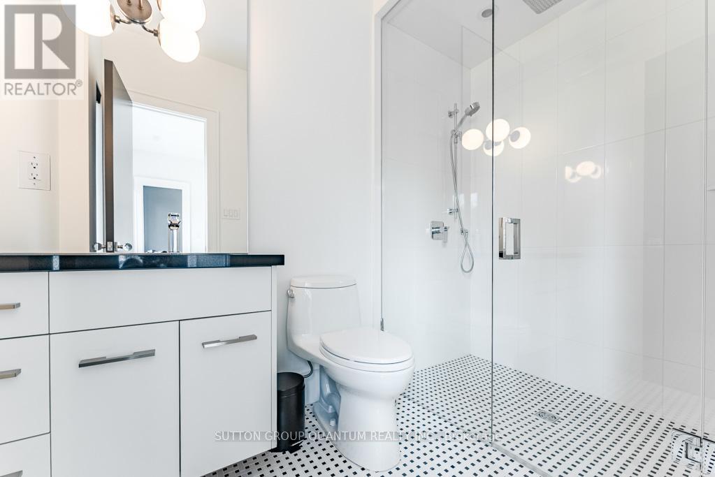 387 Watson Avenue, Oakville, Ontario  L6J 3V7 - Photo 24 - W12138770