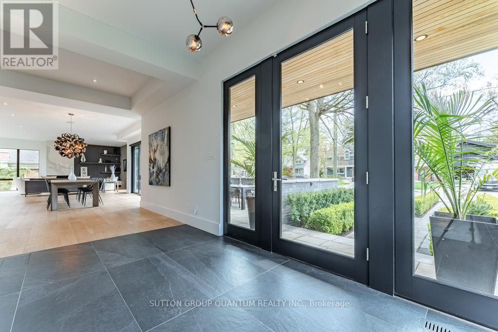 387 Watson Avenue, Oakville, Ontario  L6J 3V7 - Photo 8 - W12138770