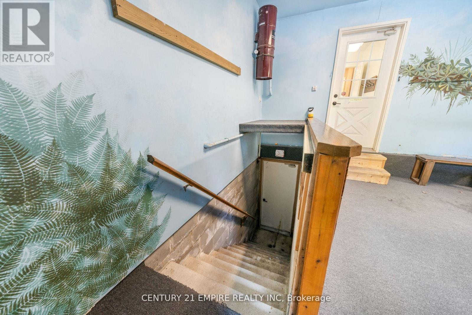 102 Liisa's Lane, Blue Mountains, Ontario  L9Y 0M3 - Photo 35 - X12138784