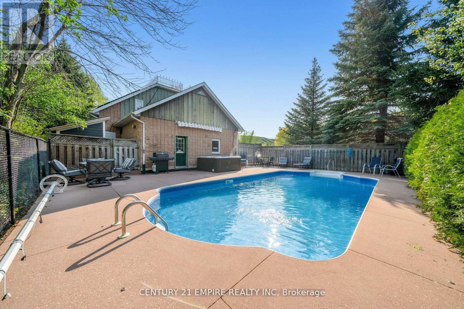 102 Liisa's Lane, Blue Mountains, Ontario  L9Y 0M3 - Photo 36 - X12138784