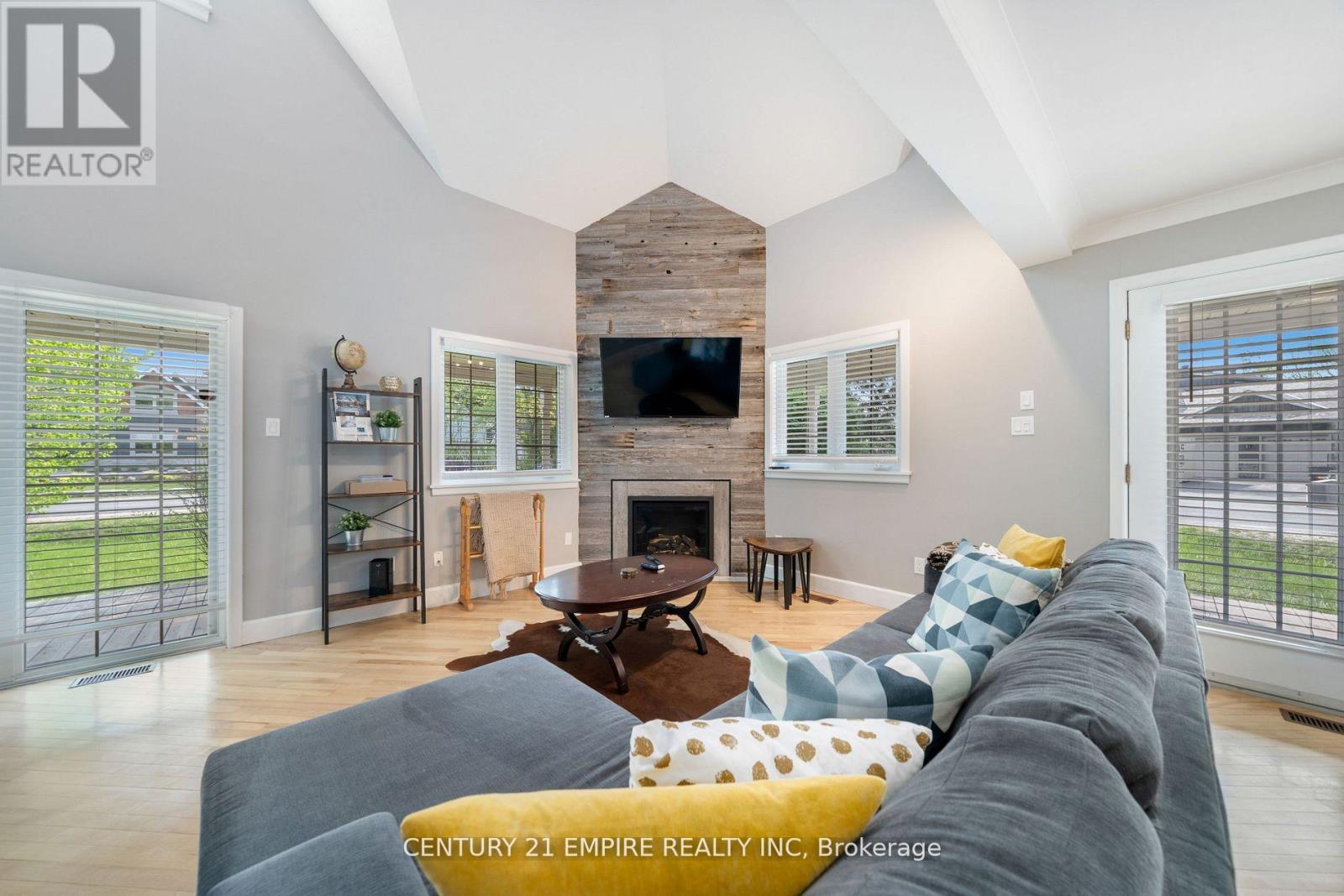 102 Liisa's Lane, Blue Mountains, Ontario  L9Y 0M3 - Photo 8 - X12138784