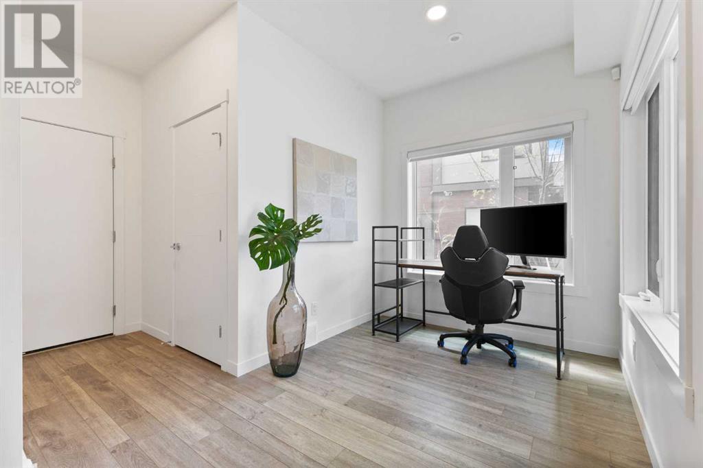 Property at 304 Greenbriar Common NW image 3