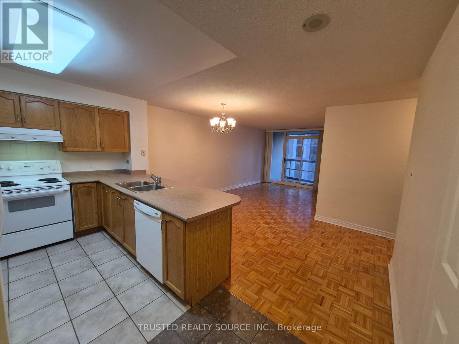2302 - 156 Enfield Place, Mississauga, Ontario  L5B 4L8 - Photo 12 - W12011489