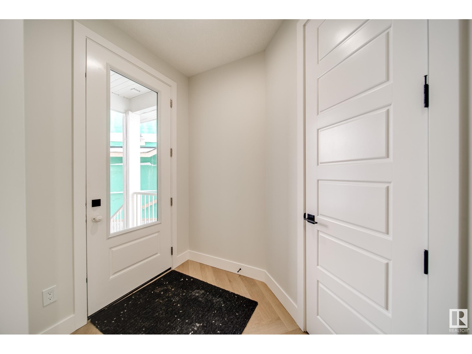 Property at 17043 45 ST NW image 4