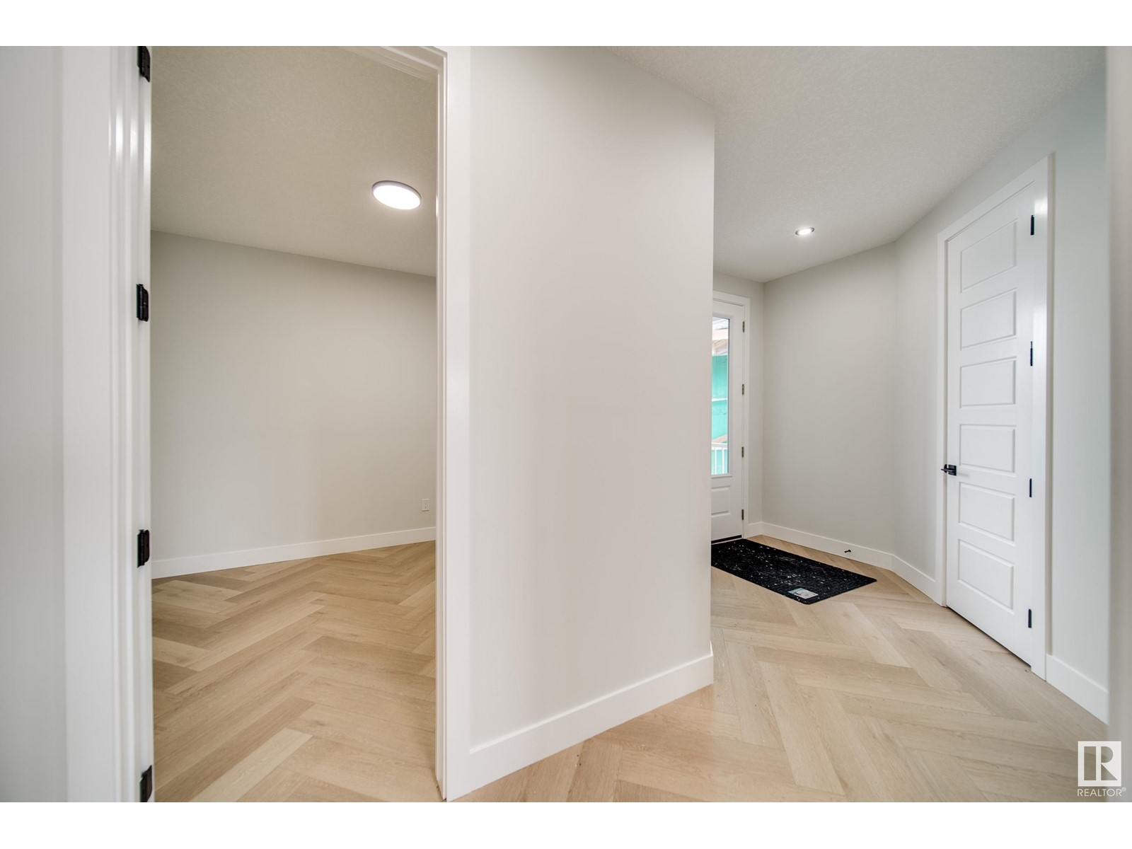 Property at 17043 45 ST NW image 5