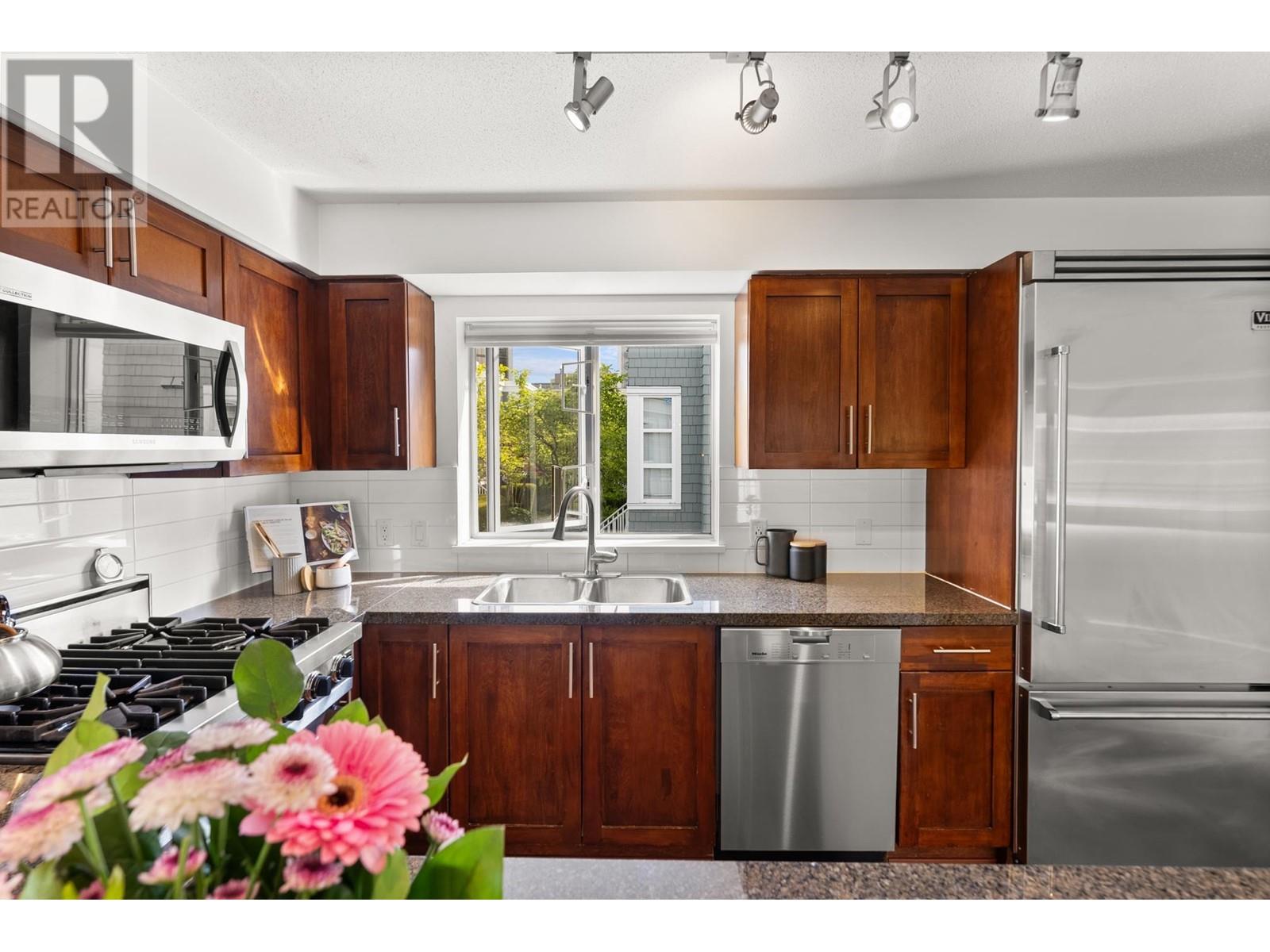 213 672 W 6th Avenue, Vancouver, British Columbia  V5Z 1A3 - Photo 9 - R3001027