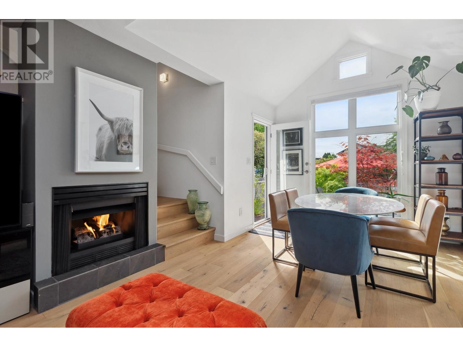 1585 Bowser Avenue, North Vancouver, British Columbia  V7P 2Y4 - Photo 2 - R3001030