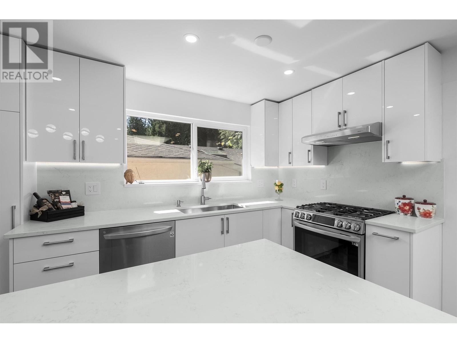1286 Wellington Drive, North Vancouver, British Columbia  V7K 1L2 - Photo 9 - R3000209