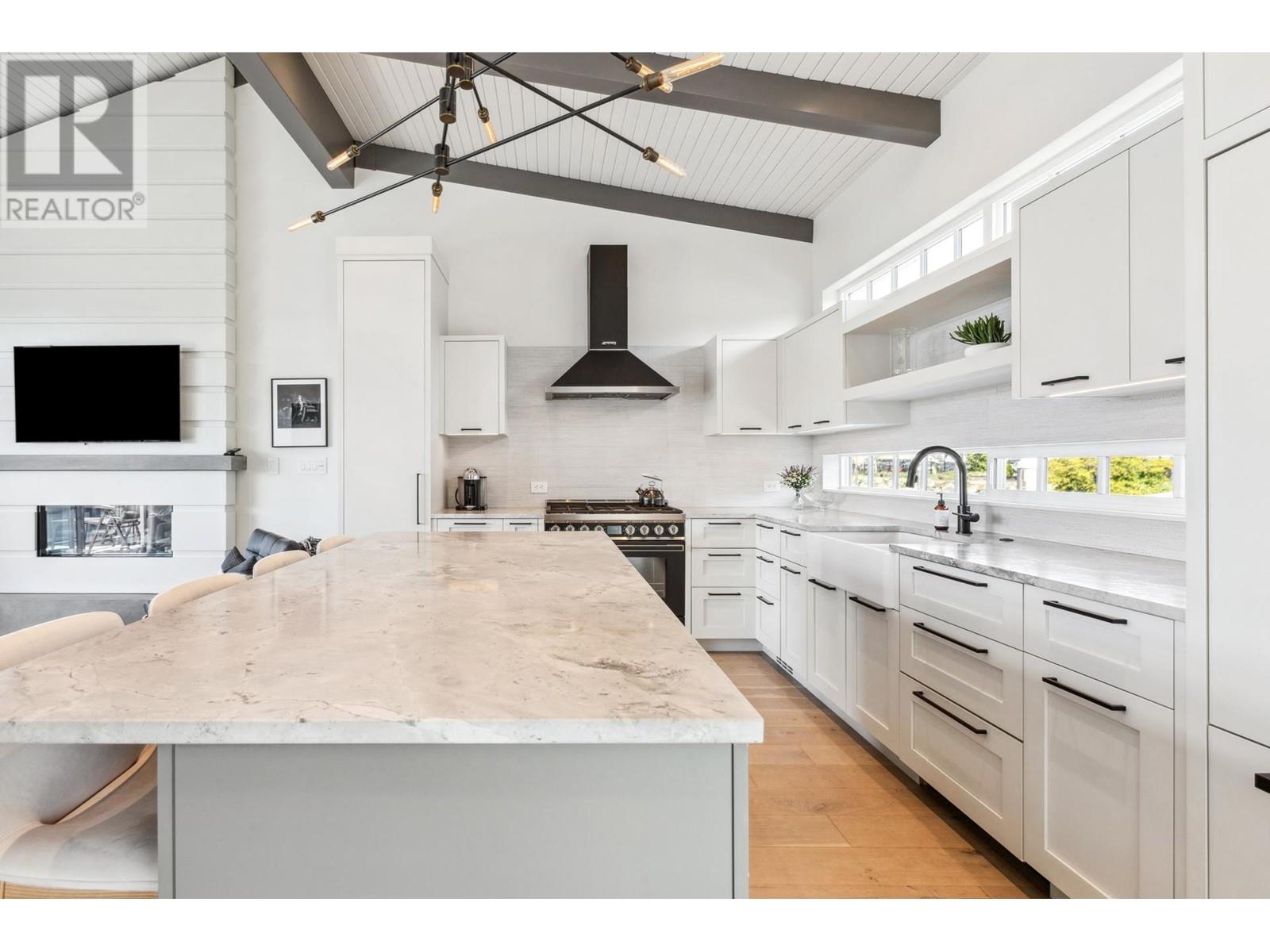 16 415 W Esplanade, North Vancouver, British Columbia  V7M 1A6 - Photo 11 - R3000516