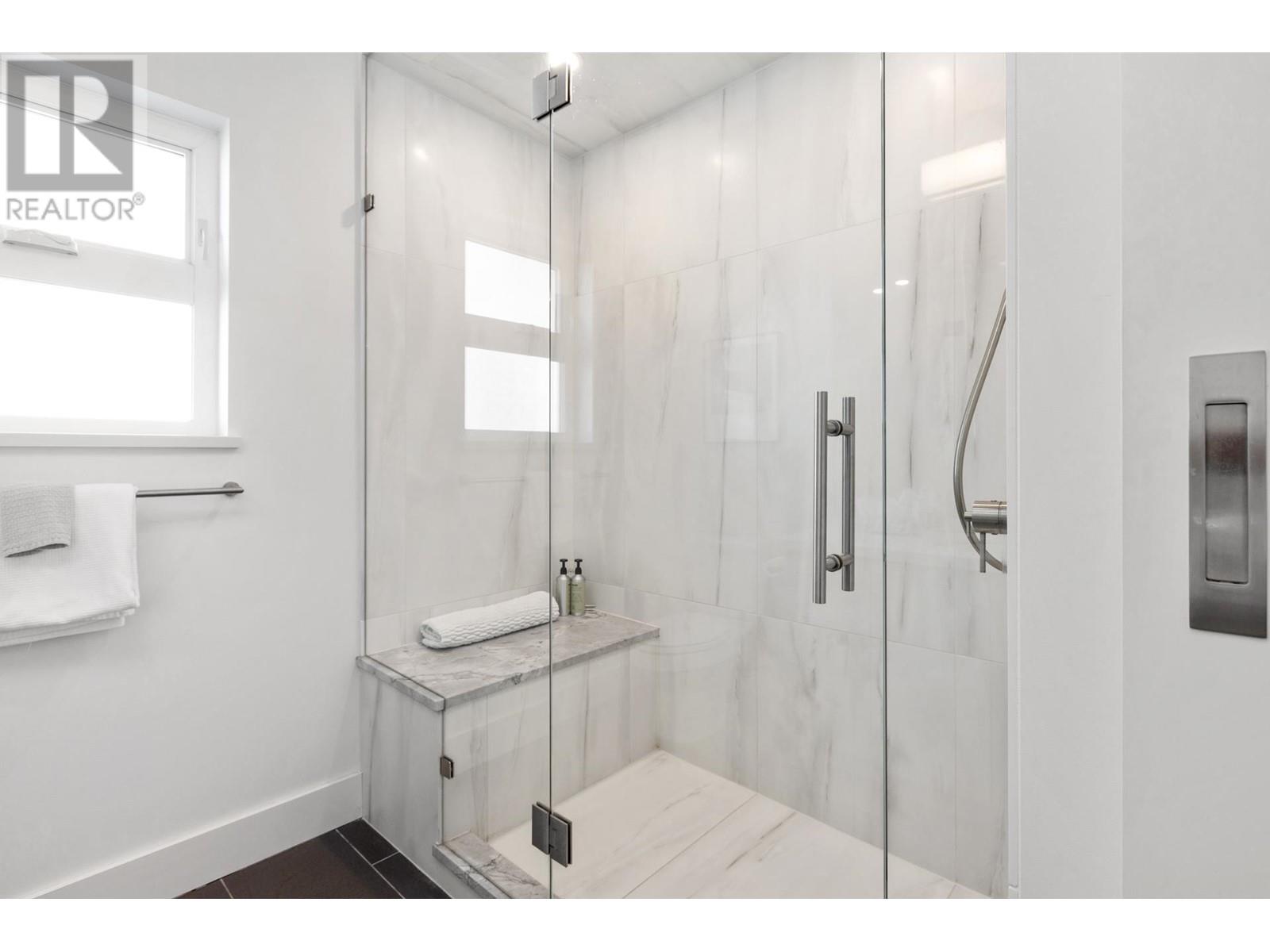 16 415 W Esplanade, North Vancouver, British Columbia  V7M 1A6 - Photo 30 - R3000516