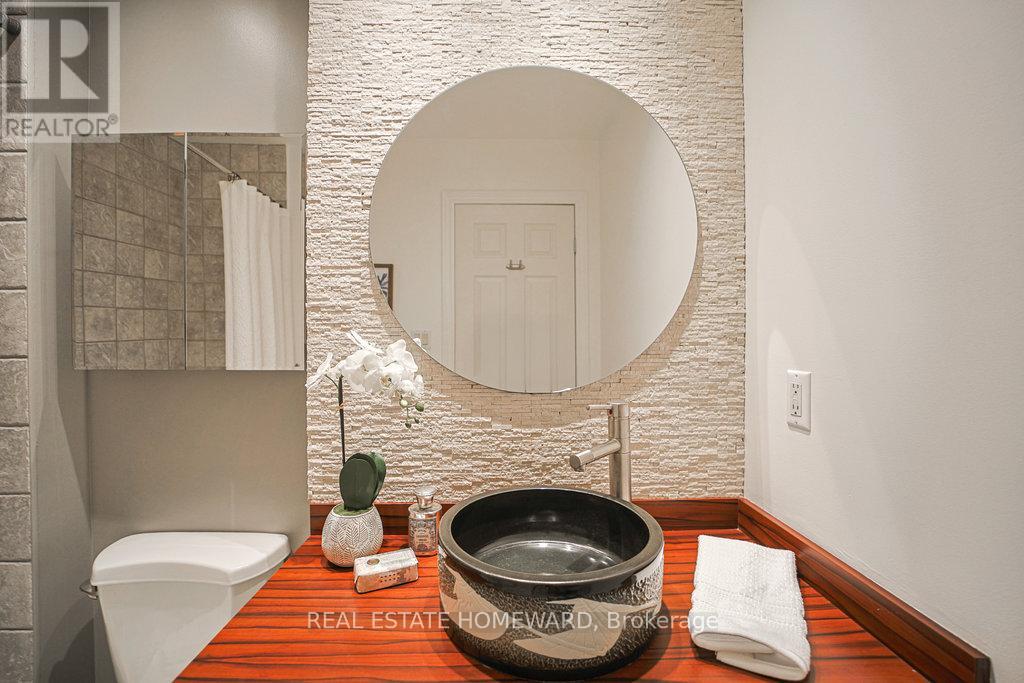 209 - 1 Leaside Park Drive, Toronto, Ontario  M4H 1R1 - Photo 17 - C12138804