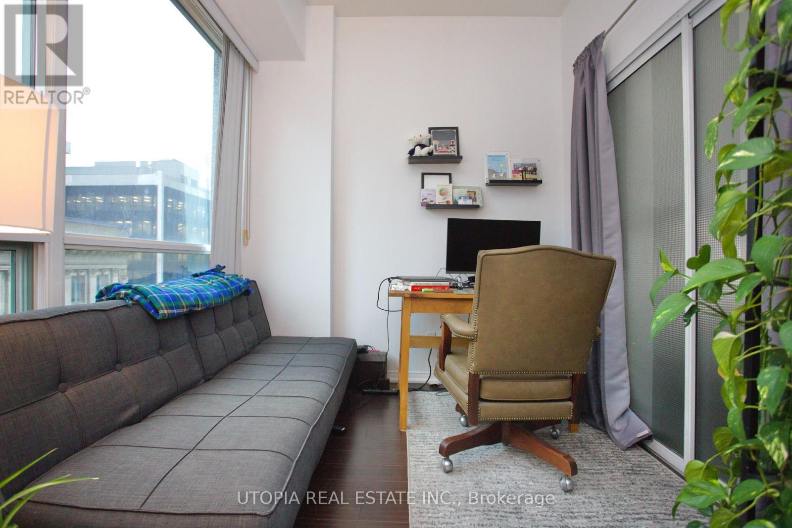 1017 - 7 King Street E, Toronto, Ontario  M5C 1B2 - Photo 5 - C12138806