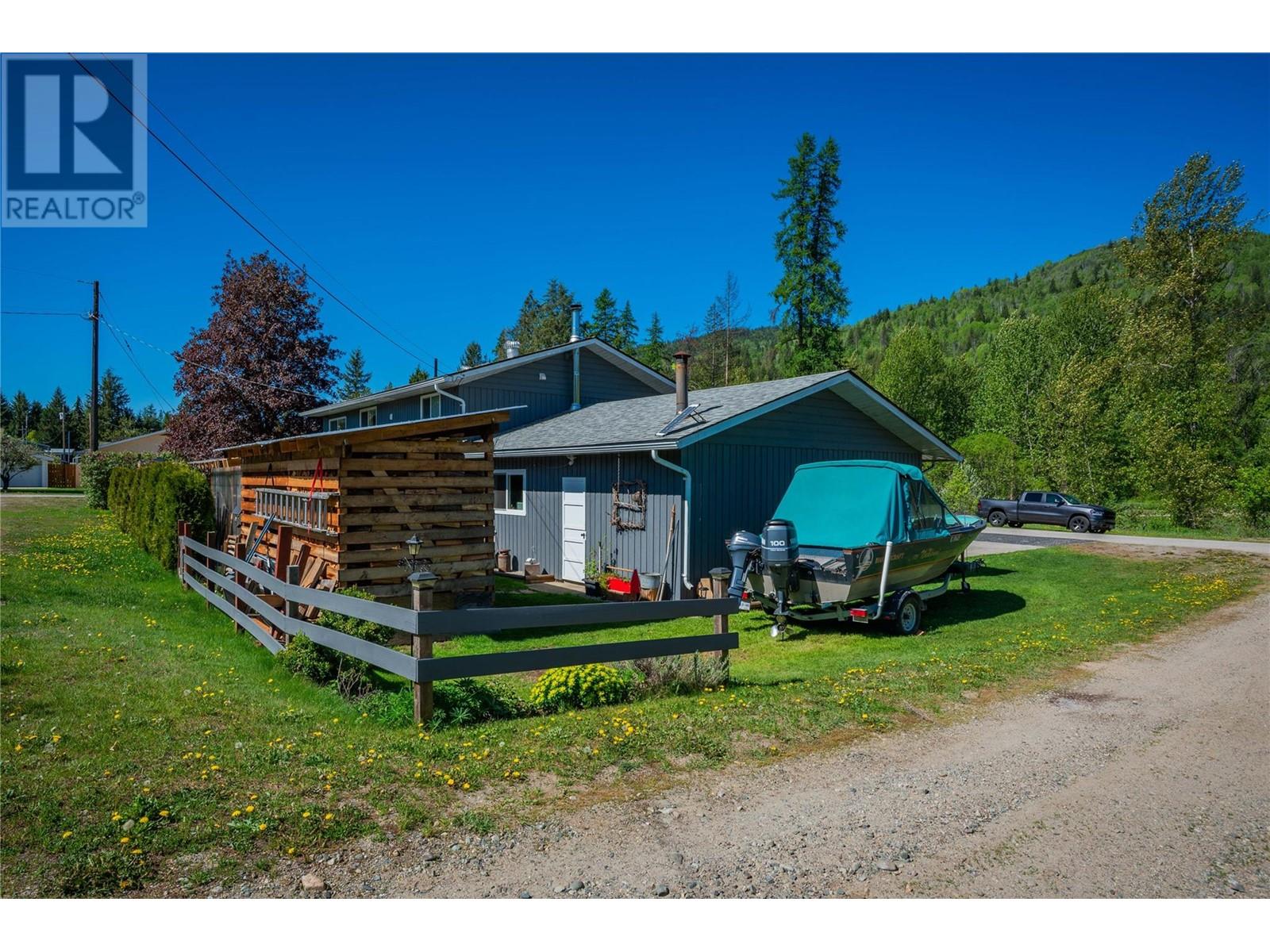 1764 Barrett Drive, Fruitvale, British Columbia  V0G 1L0 - Photo 11 - 10347216