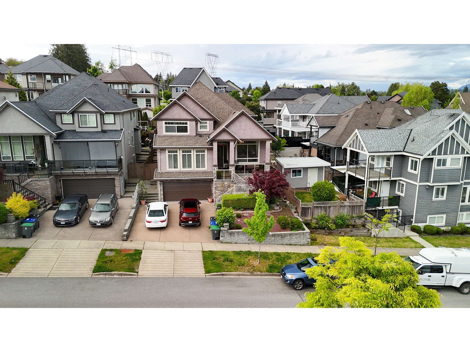 Property at 18933 55 AVENUE image 2