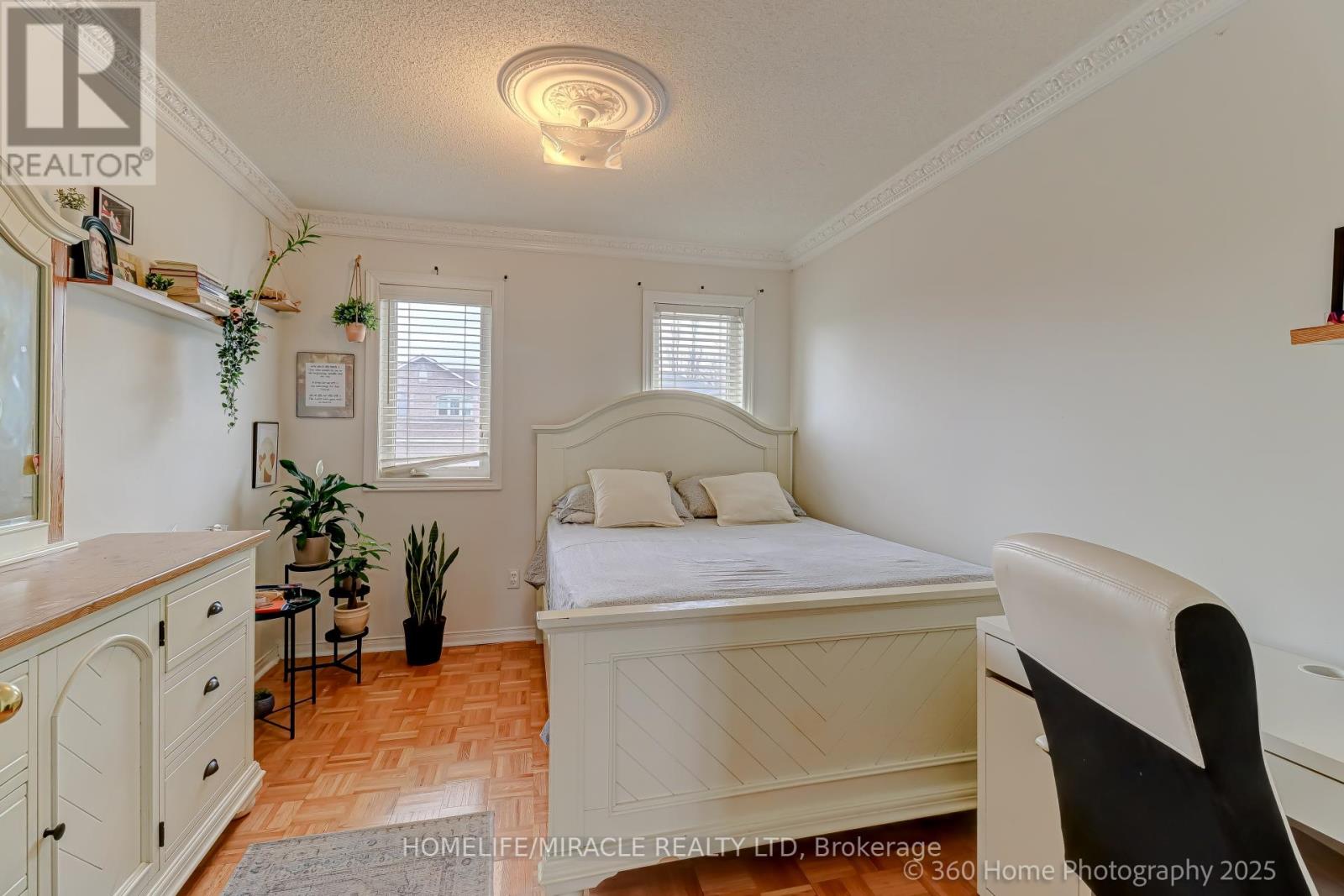 7 Creekwood Court, Vaughan, Ontario  L4L 9E6 - Photo 12 - N12107554