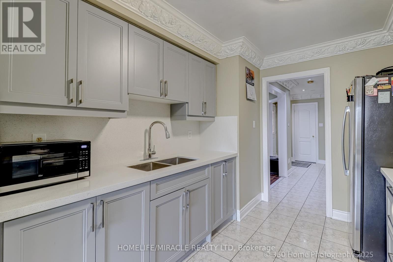 7 Creekwood Court, Vaughan, Ontario  L4L 9E6 - Photo 10 - N12107554