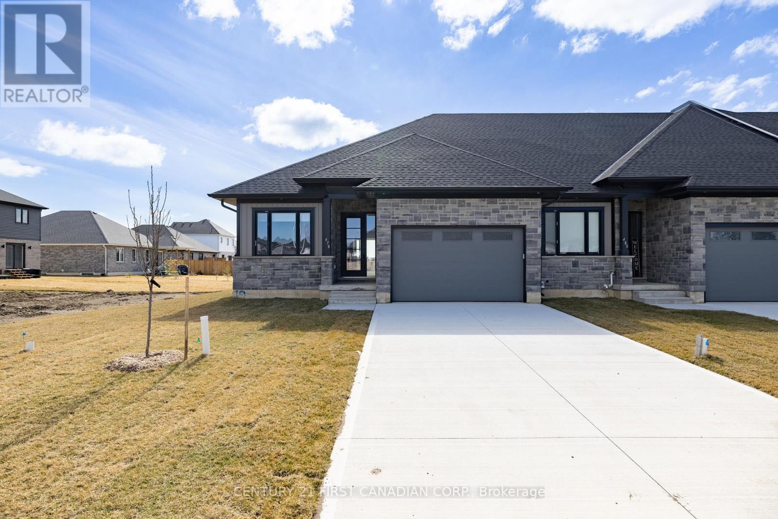 5 - 32 Postma Crescent, North Middlesex (Alisa Craig), Ontario  N0M 1A0 - Photo 1 - X12138843