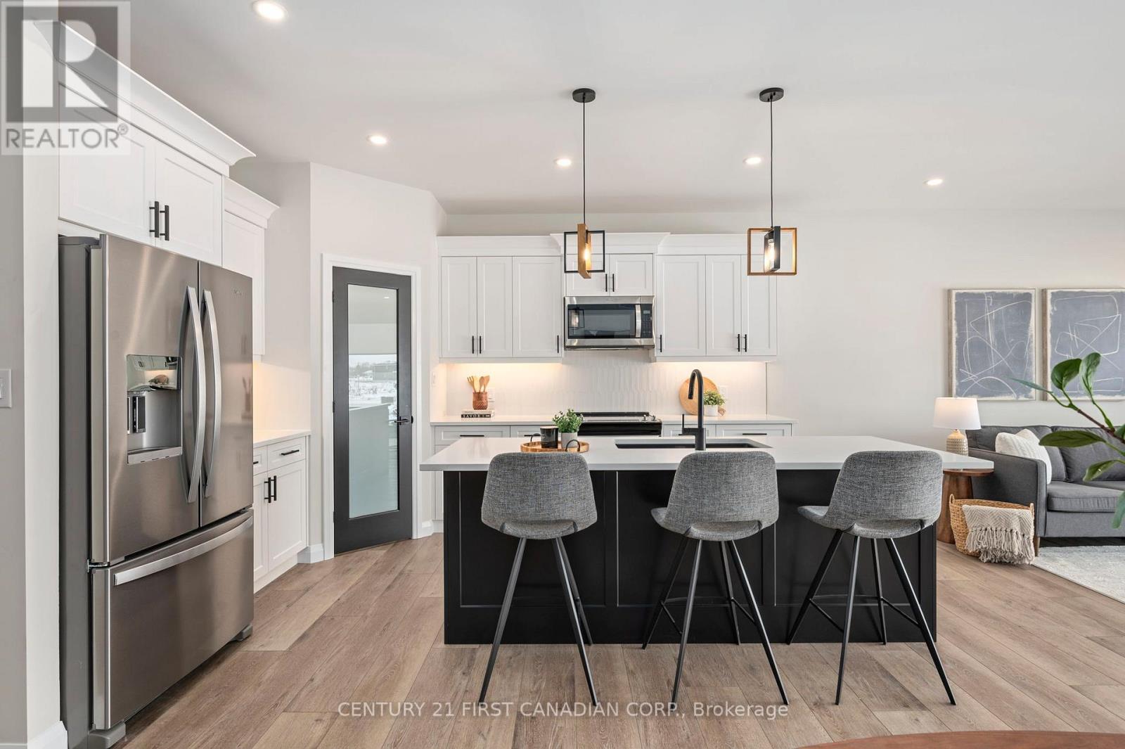 5 - 32 Postma Crescent, North Middlesex (Alisa Craig), Ontario  N0M 1A0 - Photo 15 - X12138843