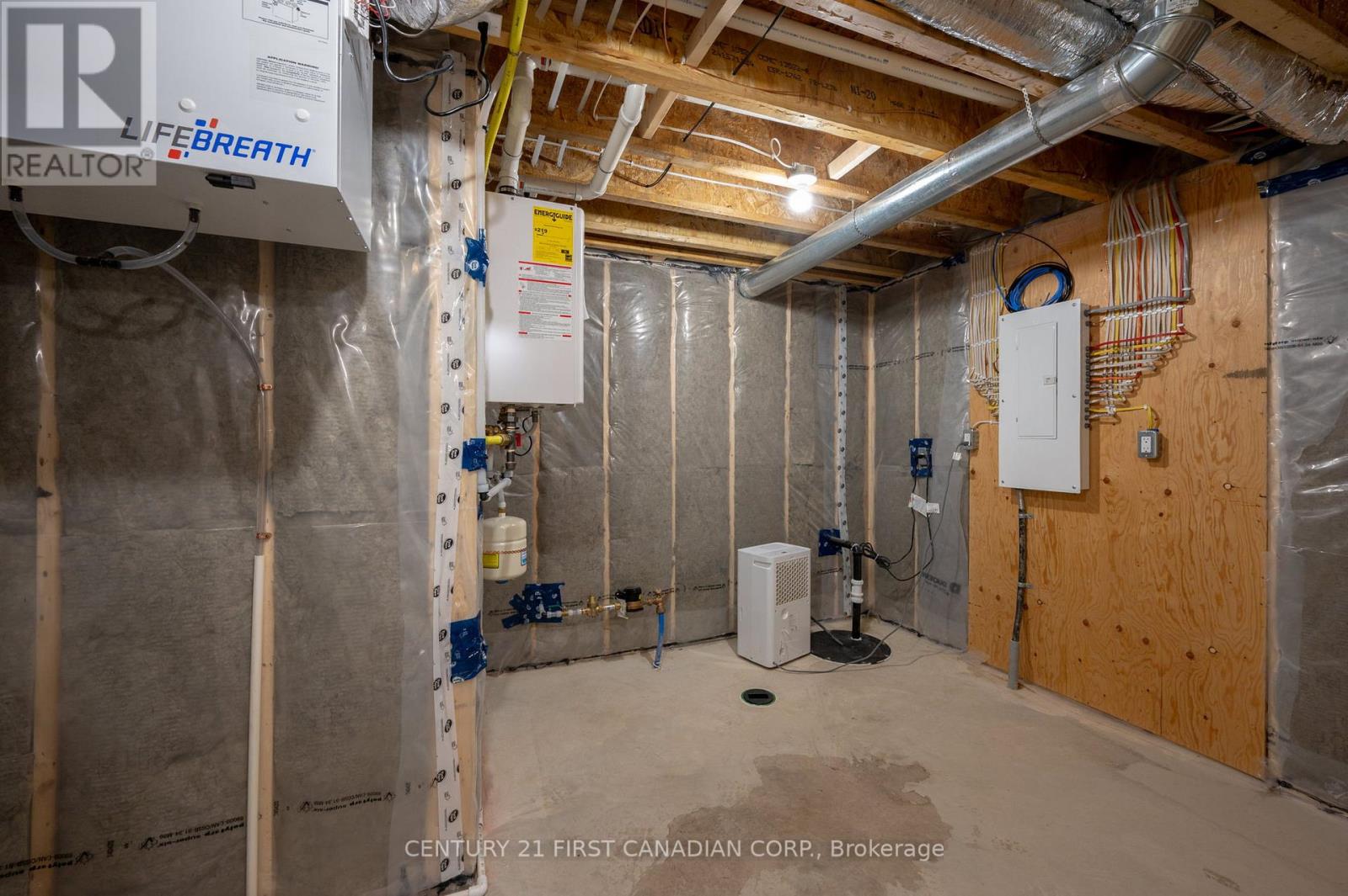 5 - 32 Postma Crescent, North Middlesex (Alisa Craig), Ontario  N0M 1A0 - Photo 26 - X12138843