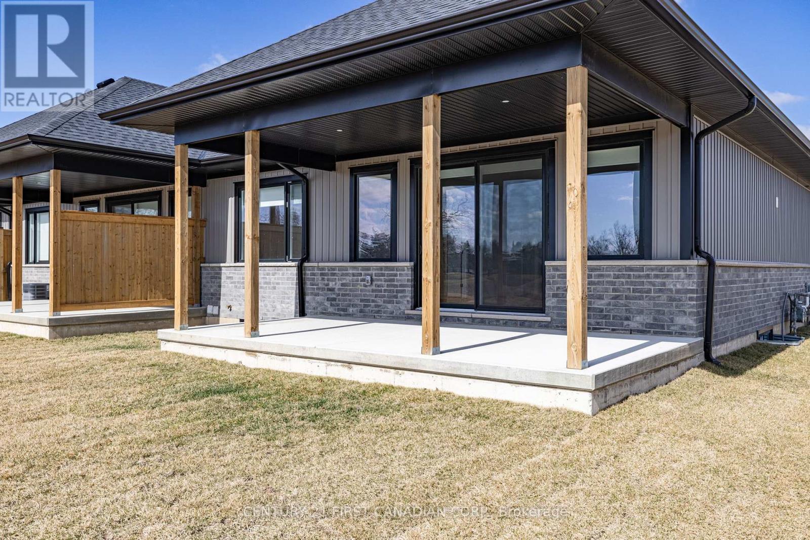5 - 32 Postma Crescent, North Middlesex (Alisa Craig), Ontario  N0M 1A0 - Photo 28 - X12138843