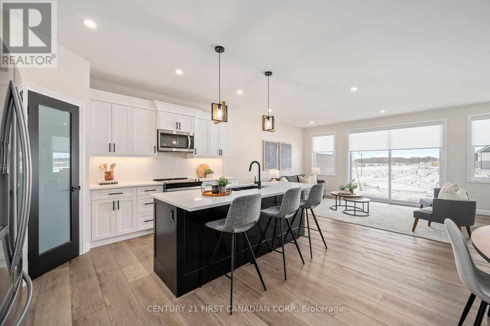 5 - 32 Postma Crescent, North Middlesex (Alisa Craig), Ontario  N0M 1A0 - Photo 8 - X12138843