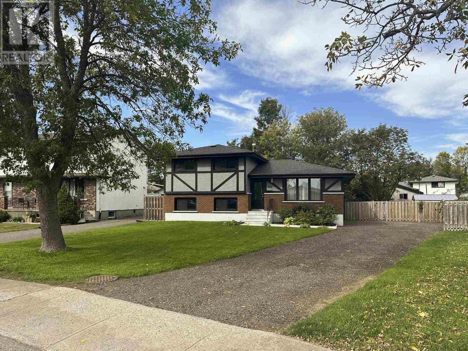 625 Redwood Ave, Thunder Bay, Ontario  P7G 5G2 - Photo 4 - TB251104