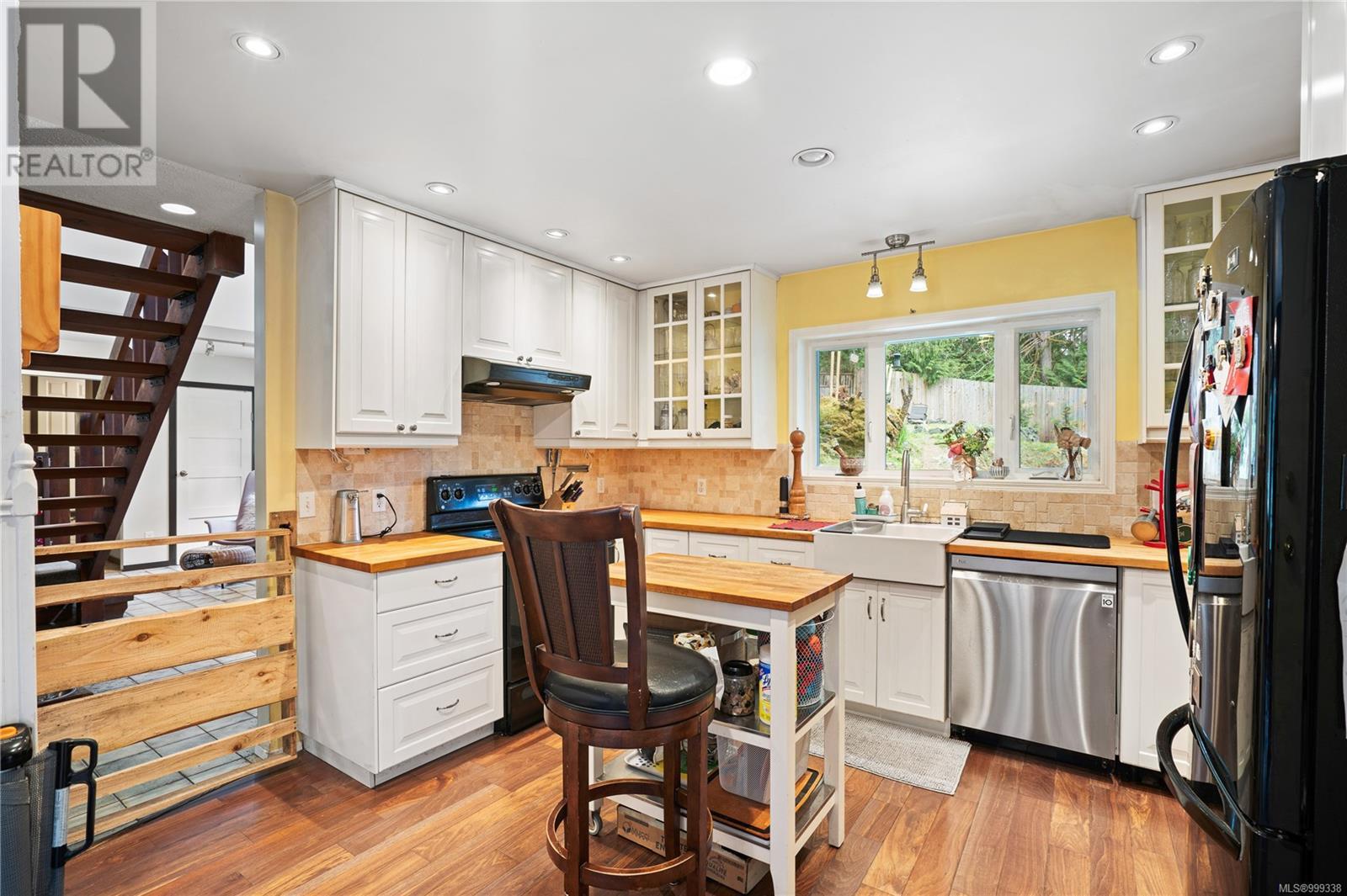 Property at 2455 Renfrew Rd image 3