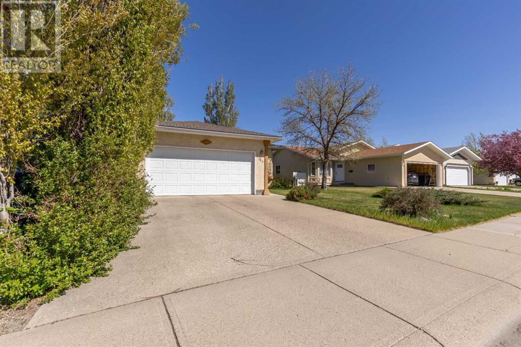 Property at 180 Mt Rundle Road W image 4