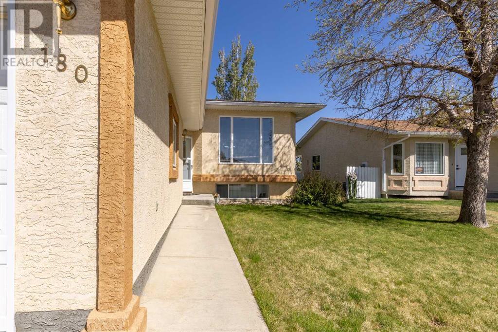 180 Mt Rundle Road W, Lethbridge, Alberta  T1K 7E9 - Photo 5 - A2218266