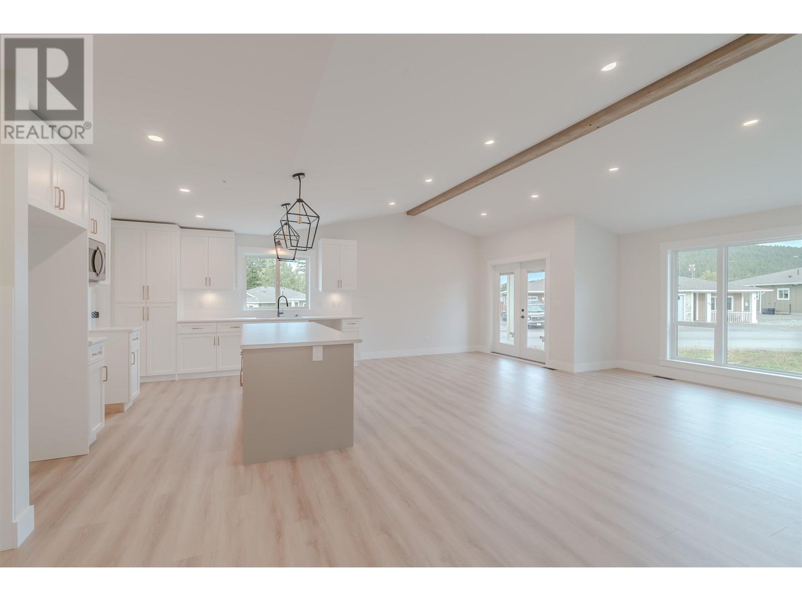 333 Sandhill Crescent, 100 Mile House, British Columbia  V0K 2E0 - Photo 13 - R2962431