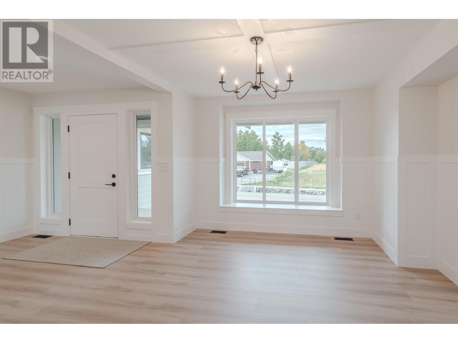 333 Sandhill Crescent, 100 Mile House, British Columbia  V0K 2E0 - Photo 17 - R2962431