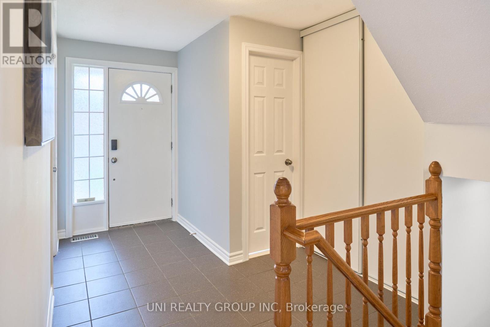 174 Pinetrail Crescent, Ottawa, Ontario  K2G 5B8 - Photo 4 - X12138837