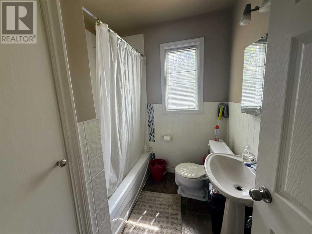645 12c Street N, Lethbridge, Alberta  T1H 2N6 - Photo 12 - A2219334