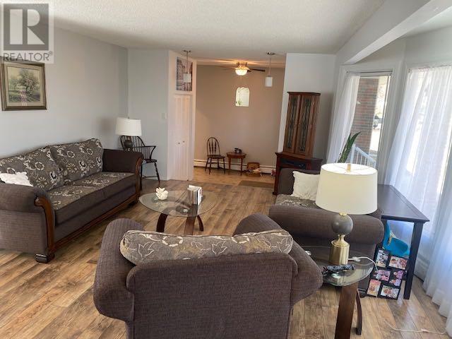 6207 48b Avenue, Camrose, Alberta  T4V 0M2 - Photo 5 - A2214662