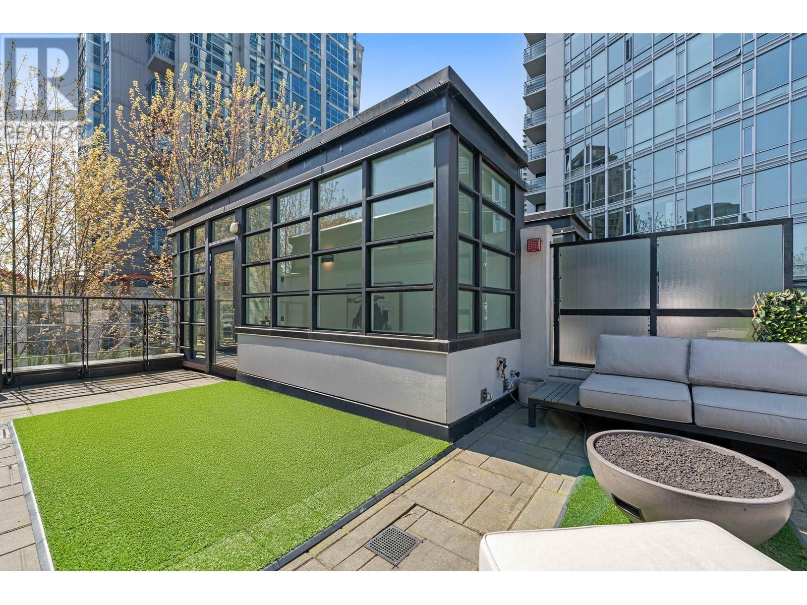 313 1255 Seymour Street, Vancouver, British Columbia  V6B 0H1 - Photo 2 - R2998450