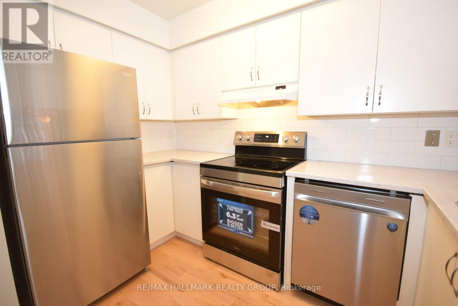 214 Alvin Road, Ottawa, Ontario  K1K 2V1 - Photo 4 - X12138889