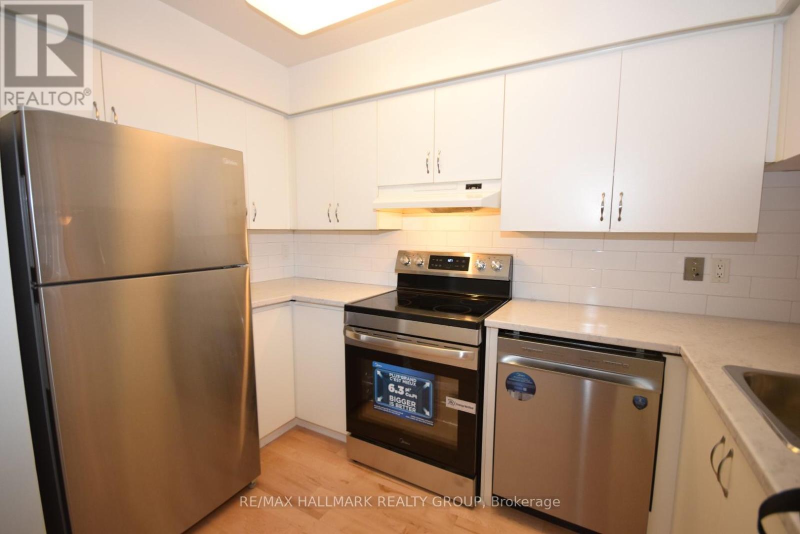 214 Alvin Road, Ottawa, Ontario  K1K 2V1 - Photo 6 - X12138889
