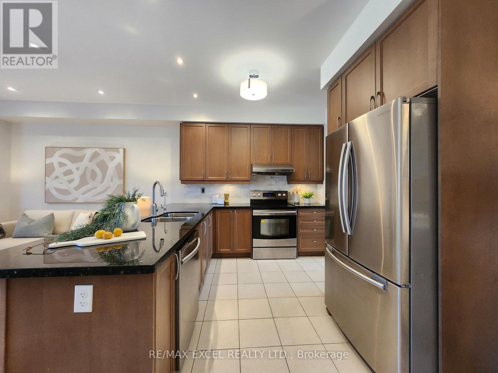 10327 Woodbine Avenue, Markham, Ontario  L6C 0J7 - Photo 11 - N12138824