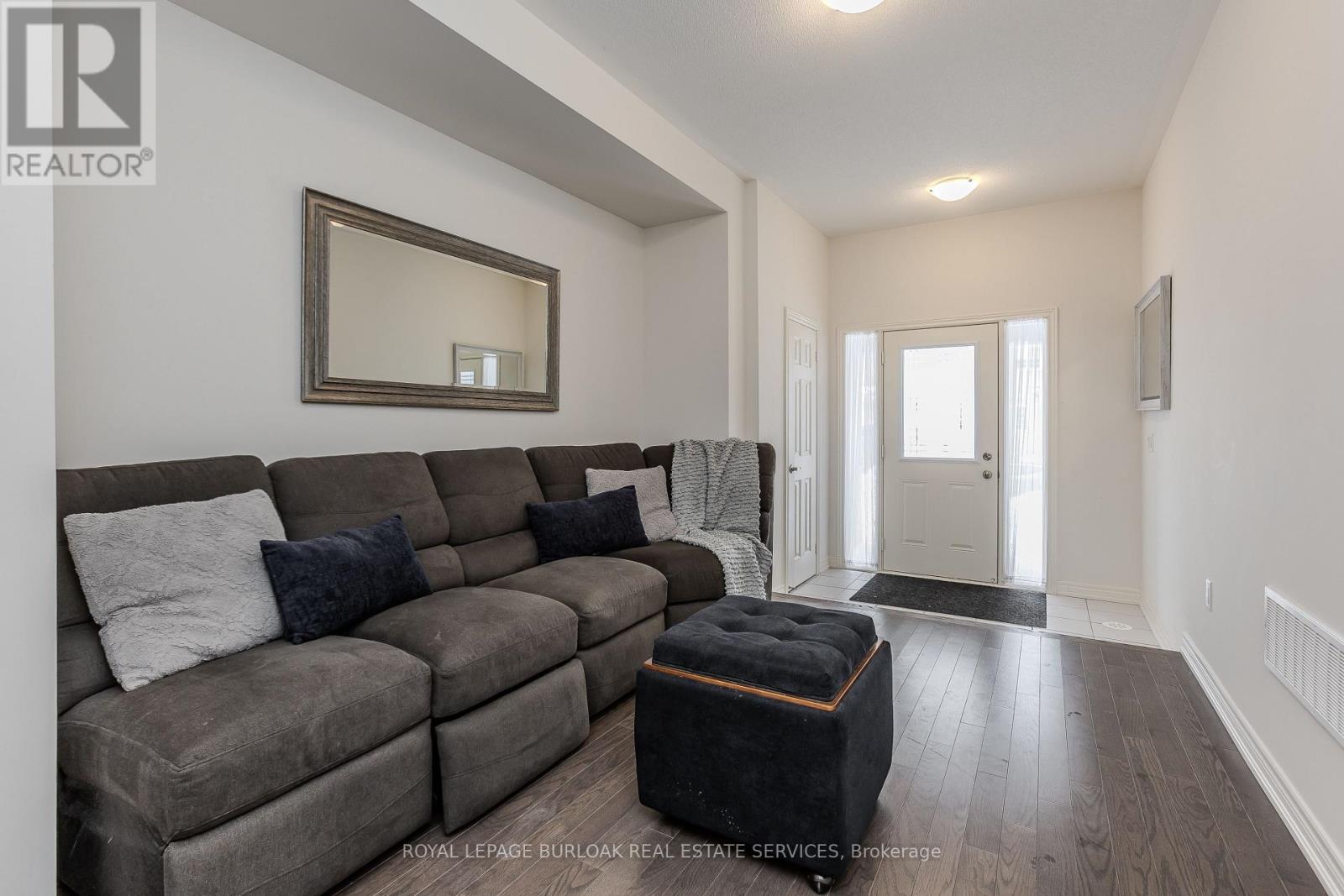 480 Silver Maple Road, Oakville, Ontario  L6H 3P6 - Photo 4 - W12046670