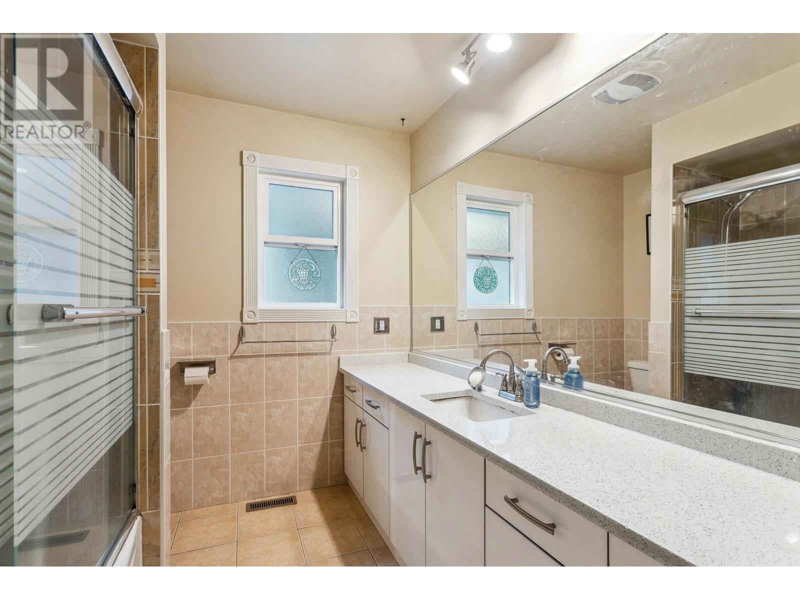 8224 Wedgewood Street, Burnaby, British Columbia  V3N 1C4 - Photo 14 - R2998757