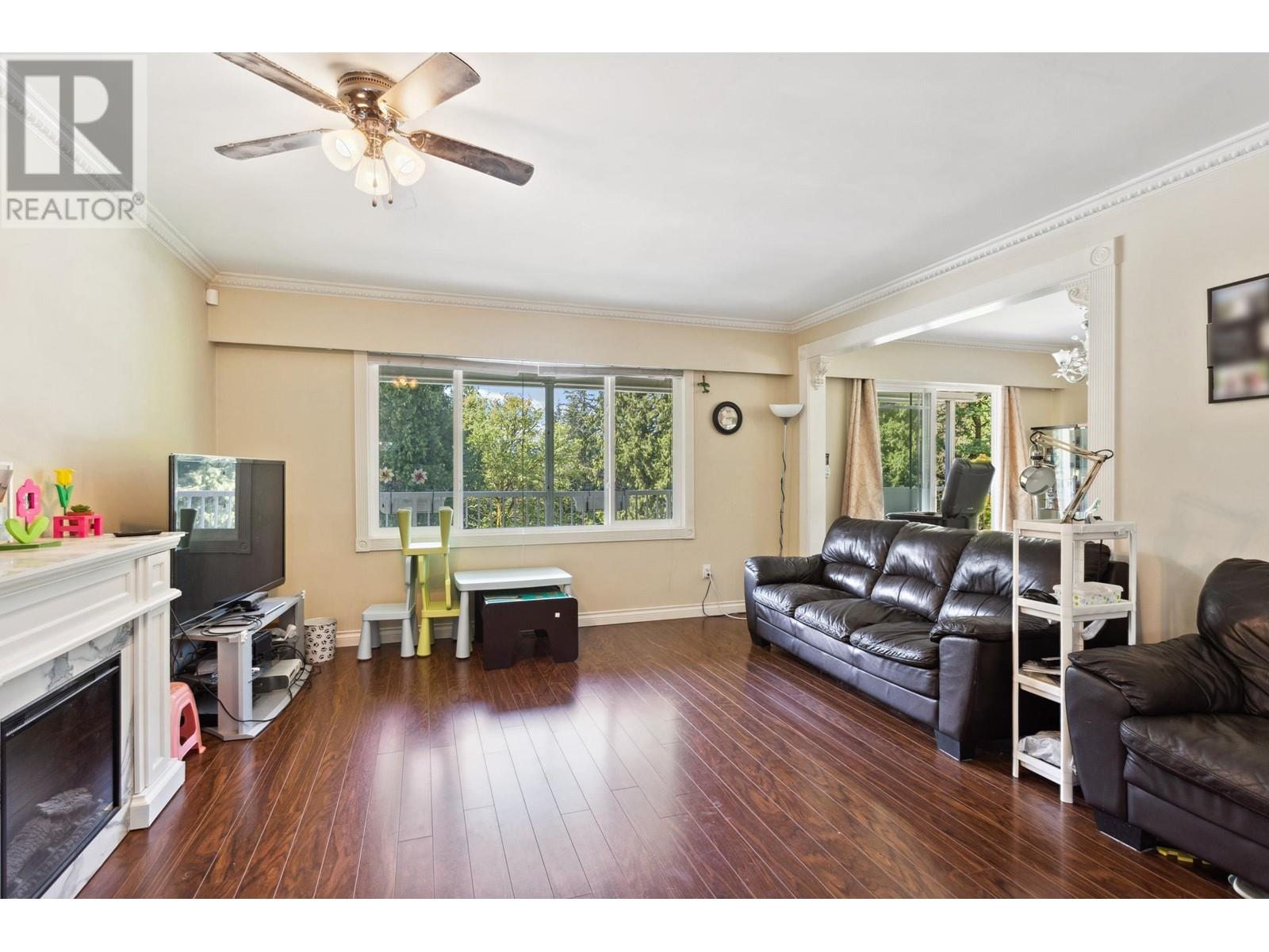 8224 Wedgewood Street, Burnaby, British Columbia  V3N 1C4 - Photo 5 - R2998757
