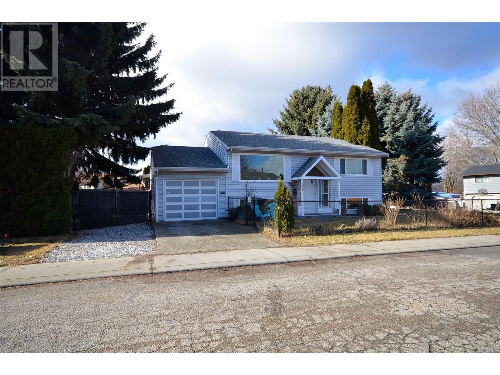 5504 South Vernon Place, Vernon, British Columbia  V1T 8N5 - Photo 2 - 10347309