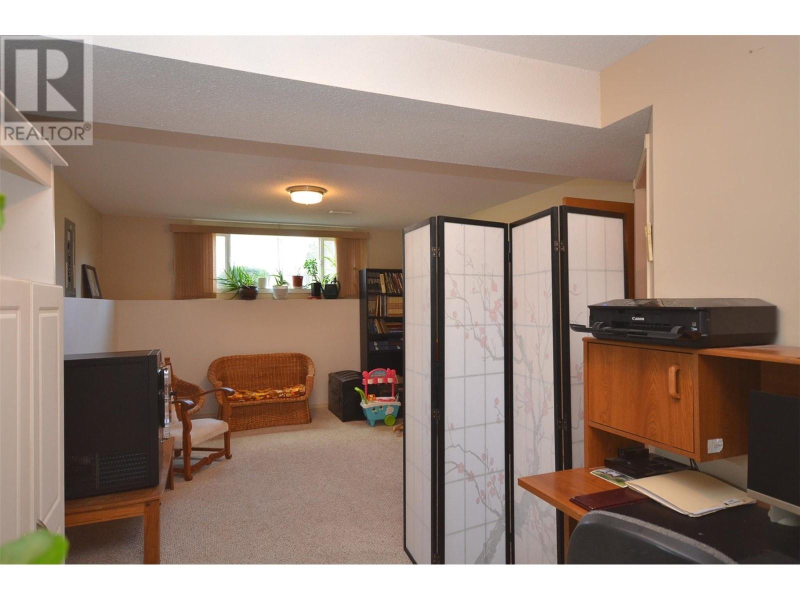 Property at 5504 South Vernon Place image 4