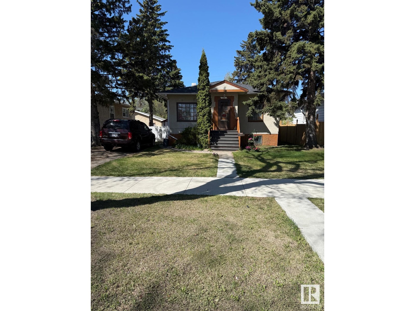 Property at 11614 127 ST NW image 1