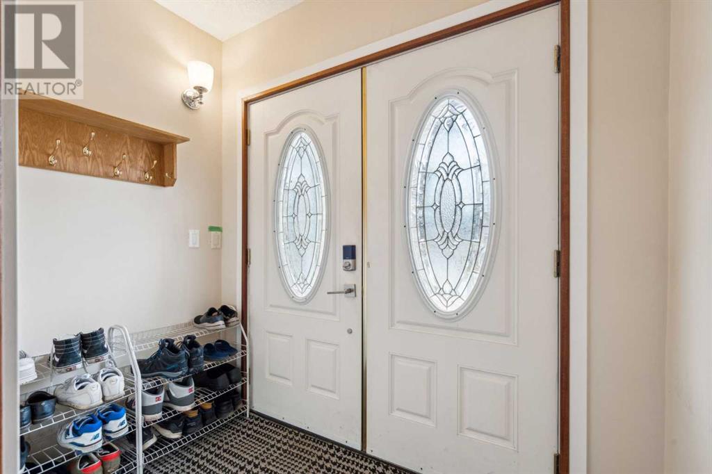 Property at 475 27 Avenue NW image 4