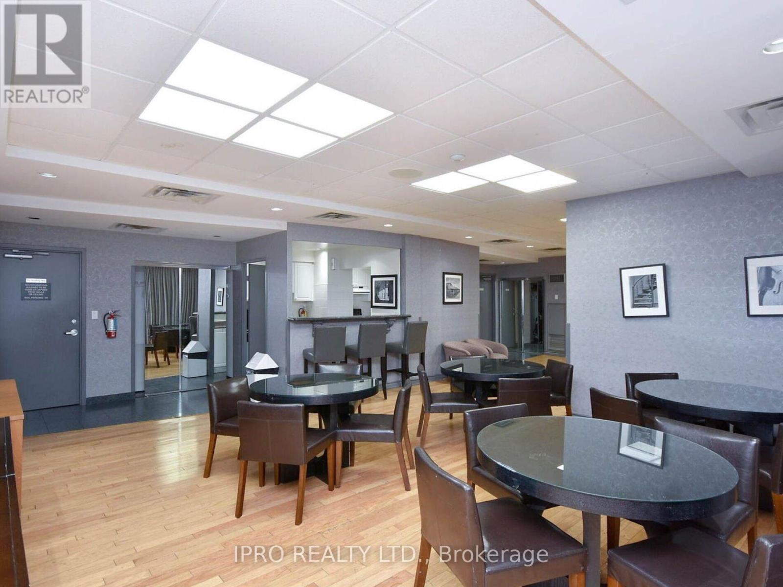709 - 135 Hillcrest Avenue, Mississauga, Ontario  L5B 4B1 - Photo 19 - W12138950