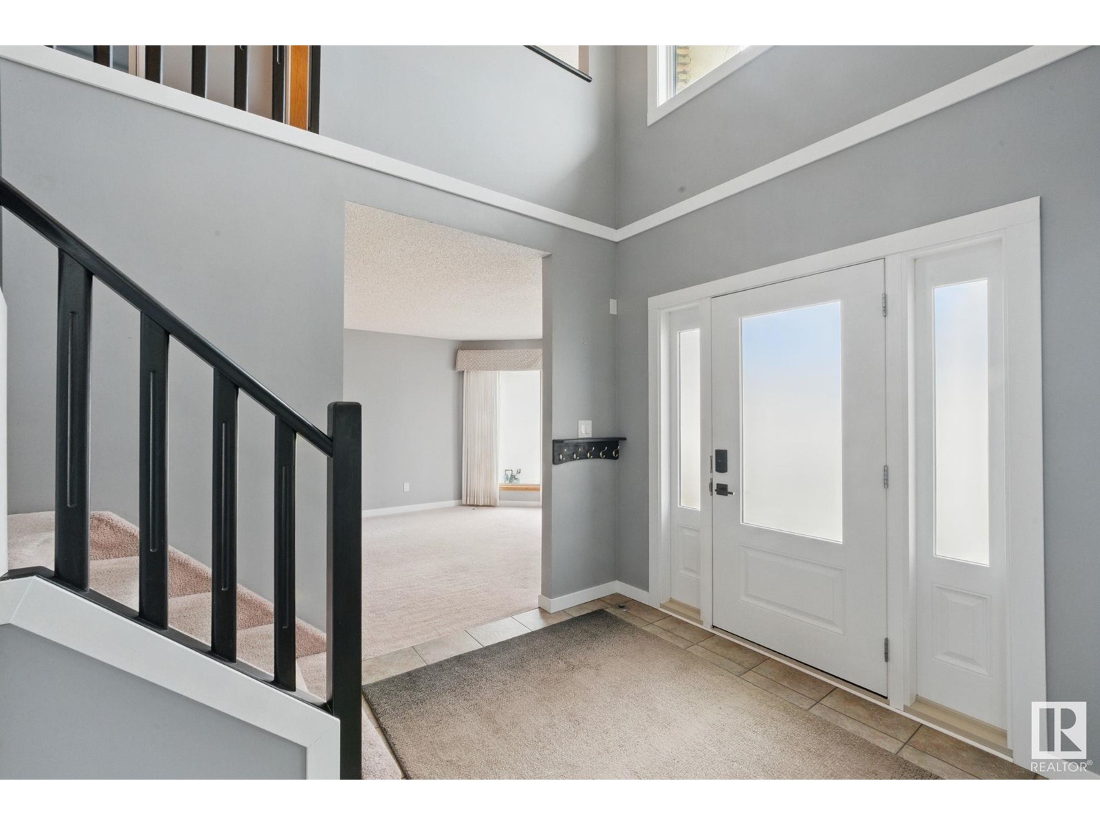 Property at 11019 10 AV NW image 4
