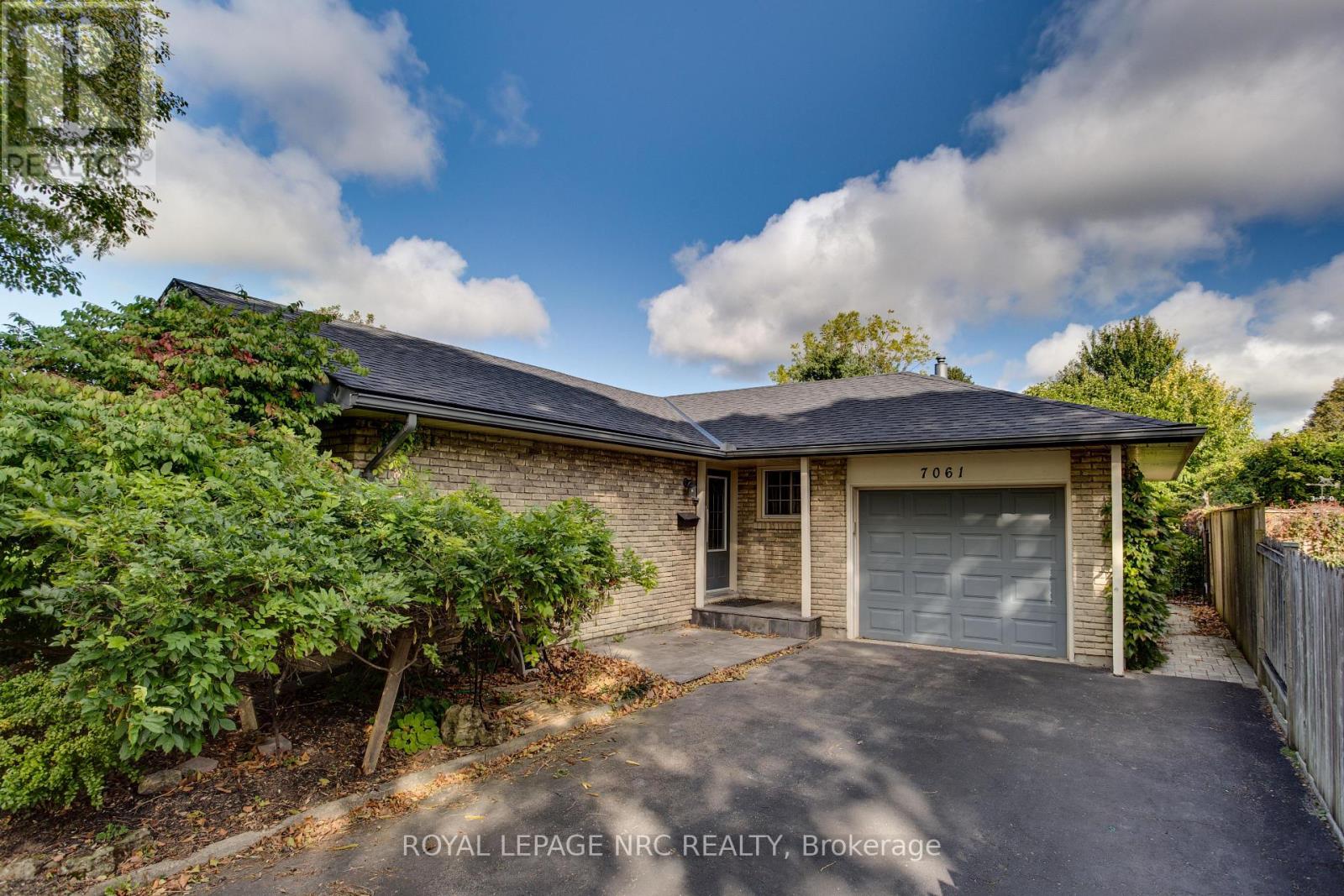 7061 Dolphin Street, Niagara Falls, Ontario  L2E 6Y3 - Photo 2 - X12138983